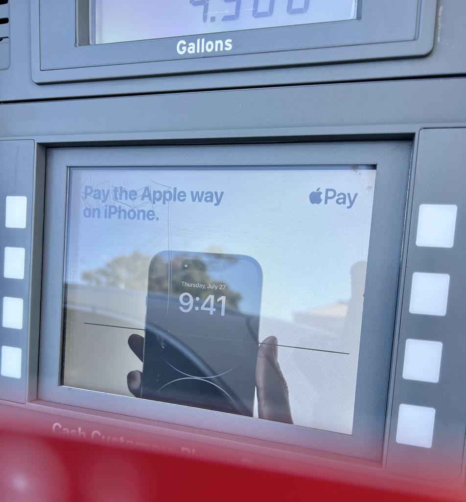 Apple Apple Pay,SAN,GasVid,La Jolla Blvd. & Pearl St.,09-18-24