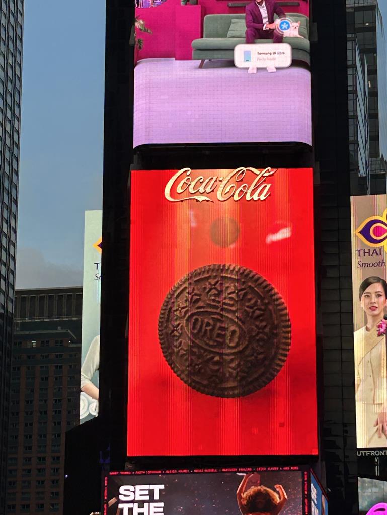Coca-Cola Oreo,NY,DSN,47 st & 7 av Manhattan NYC,09-17-24