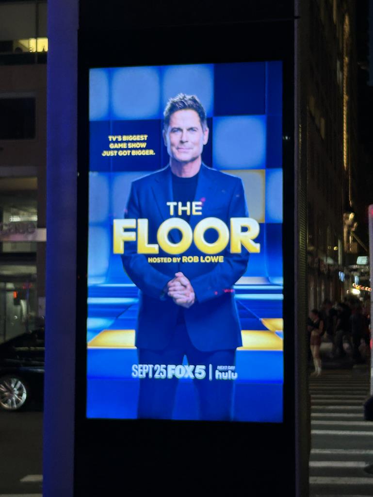 Hulu The floor,NY,DSK,57 st & 8 Av Manhattan NYC,09-09-24