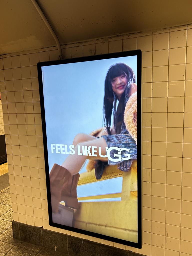 UGG,NY,DSP,42 st Times Square subway train station platform Manhattan NYC,09-17-24